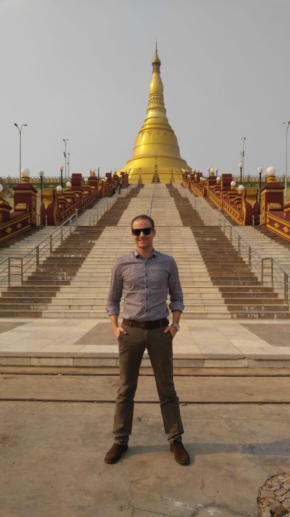 on the way to meet the best engineer in myanmar, visiting Uppasanti Pagoda